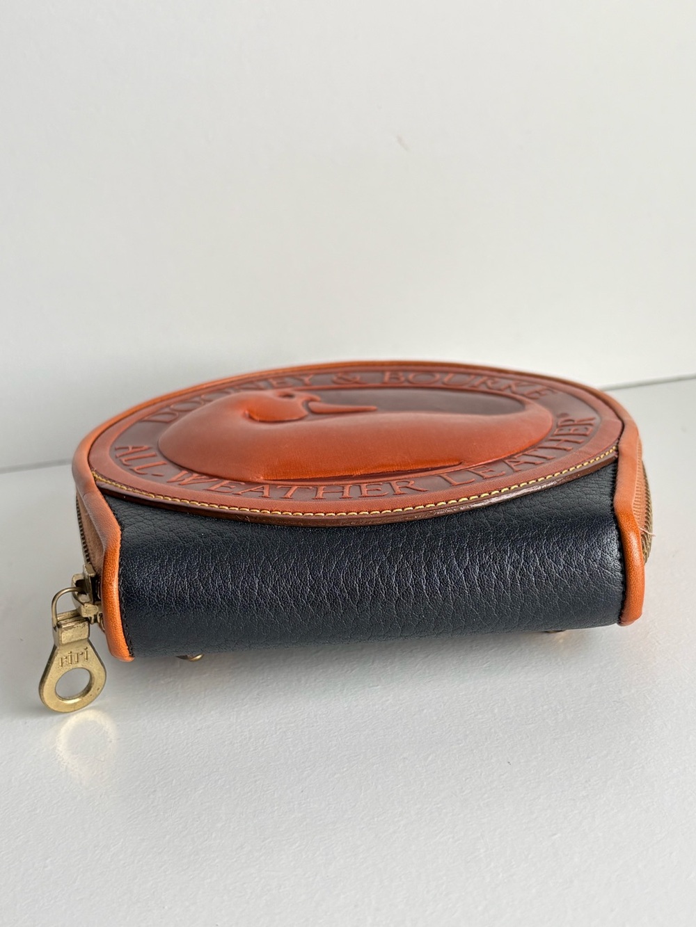 Dooney and Bourke Big Duck Oval Leather Wallet Duck on a strap mini bag - Picture 5 of 16